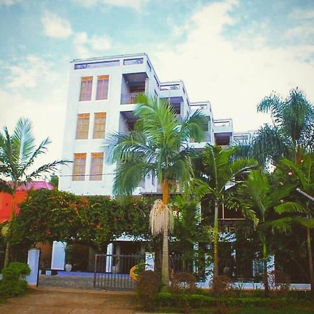 גיסני Asante Hotel מראה חיצוני תמונה