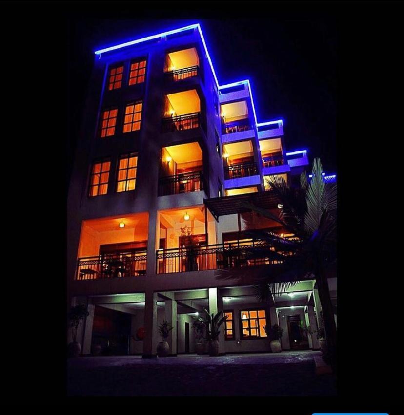 גיסני Asante Hotel מראה חיצוני תמונה