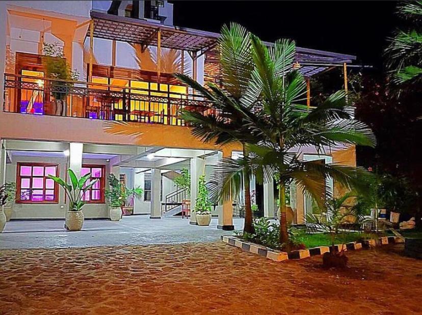 גיסני Asante Hotel מראה חיצוני תמונה