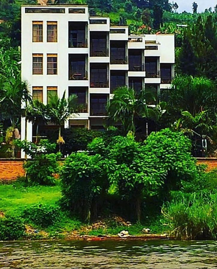 גיסני Asante Hotel מראה חיצוני תמונה