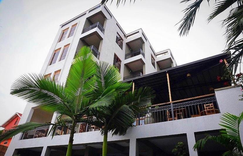 גיסני Asante Hotel מראה חיצוני תמונה