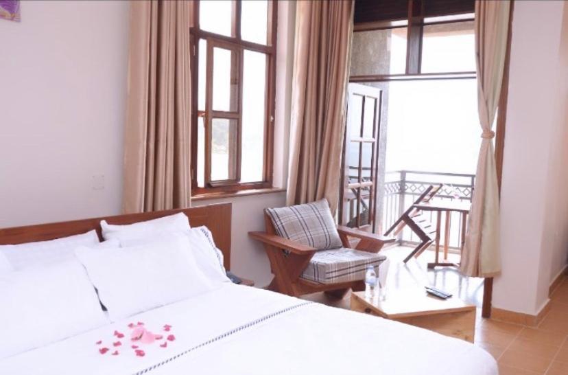 גיסני Asante Hotel מראה חיצוני תמונה