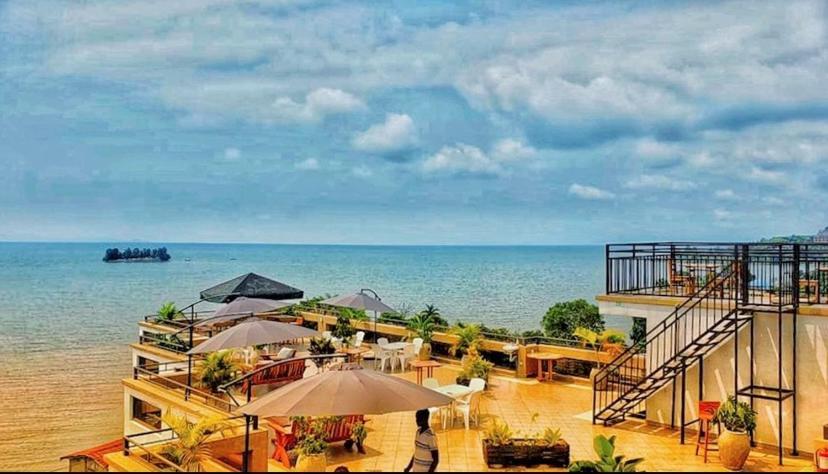 גיסני Asante Hotel מראה חיצוני תמונה