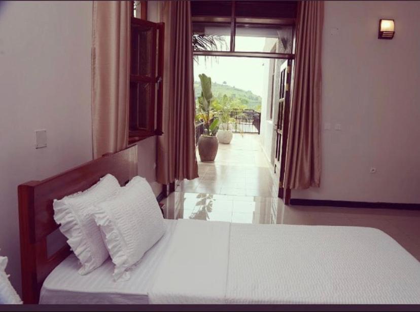 גיסני Asante Hotel מראה חיצוני תמונה