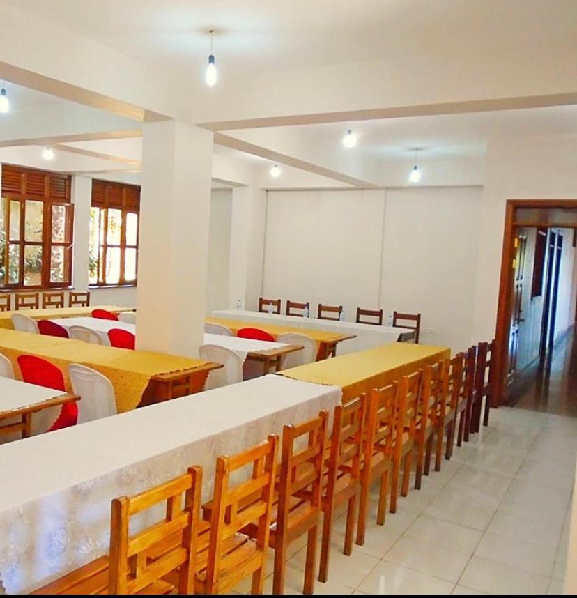 גיסני Asante Hotel מראה חיצוני תמונה