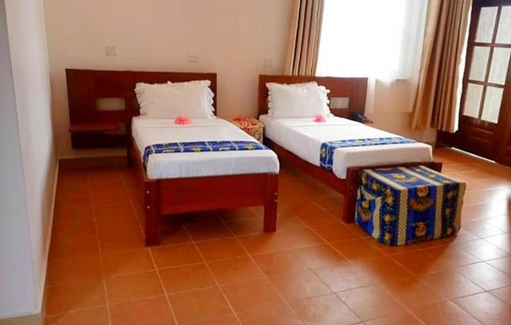 גיסני Asante Hotel מראה חיצוני תמונה