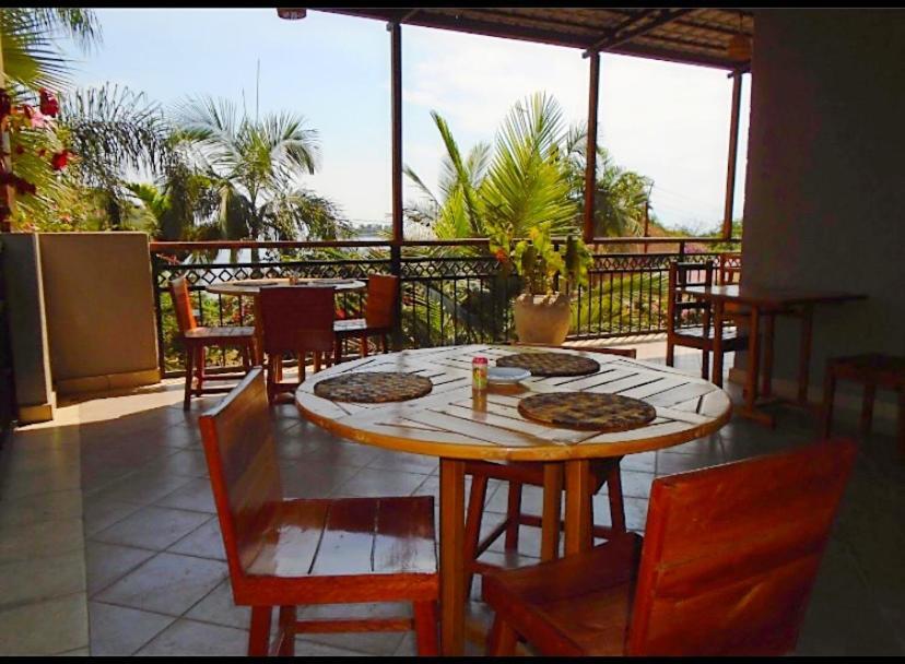 גיסני Asante Hotel מראה חיצוני תמונה