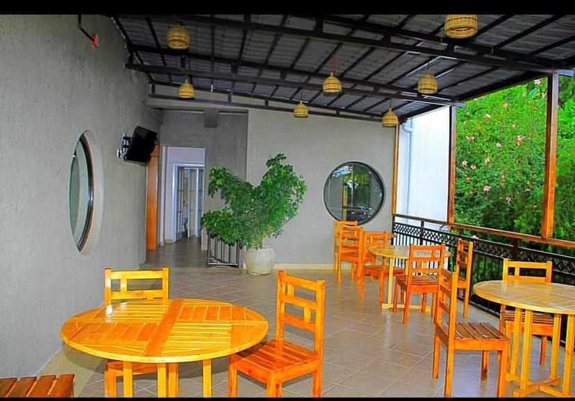 גיסני Asante Hotel מראה חיצוני תמונה