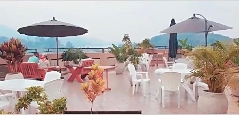 גיסני Asante Hotel מראה חיצוני תמונה